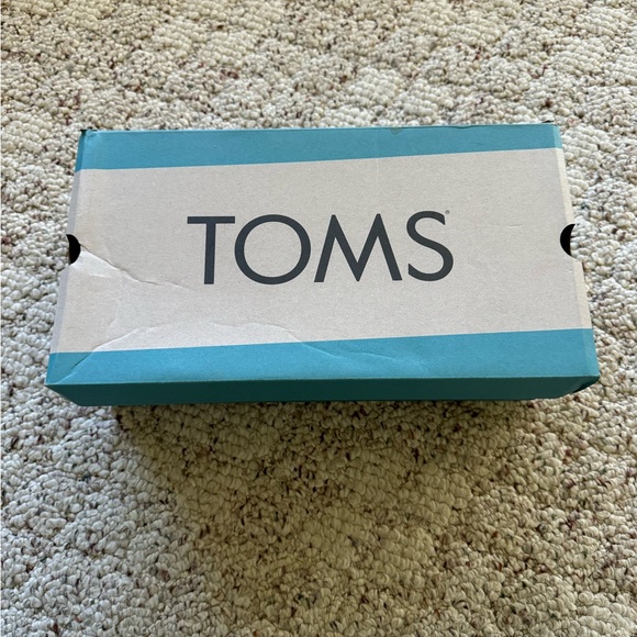 Tom’s slip ons (women’s) - Picture 2 of 4
